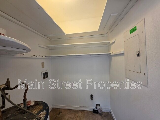 Building Photo - 7816 Sabra Dr