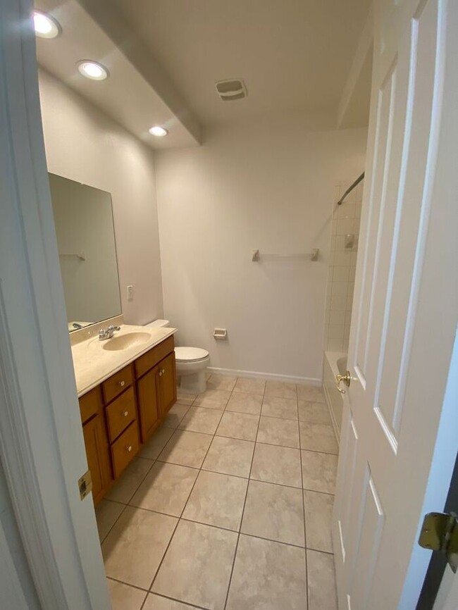 Building Photo - 3bed/2.5bath Townhome for Rent in Beautifu...