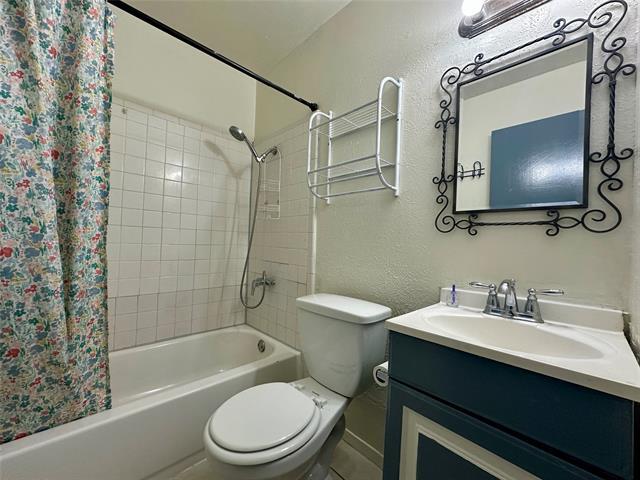 Building Photo - 2704 Buena Vista Dr