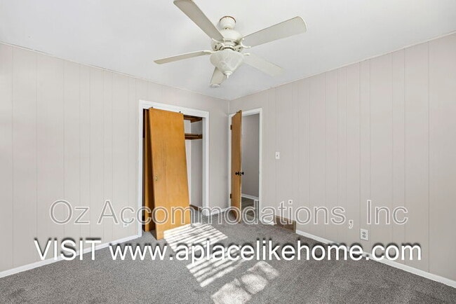 Building Photo - 515 E Sheridan St