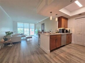 Building Photo - 2000 N Bayshore Dr