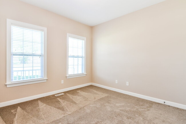 Building Photo - 29 Westcote Ln