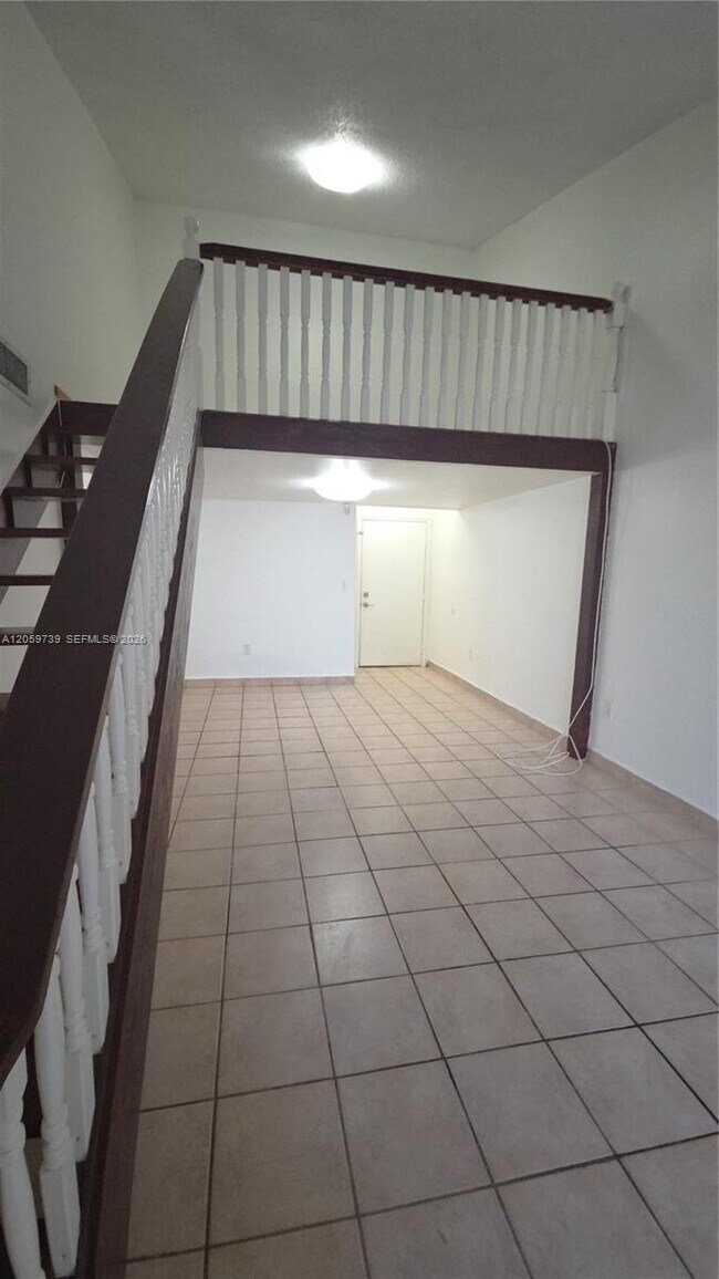 Building Photo - 9437 Fontainebleau Blvd