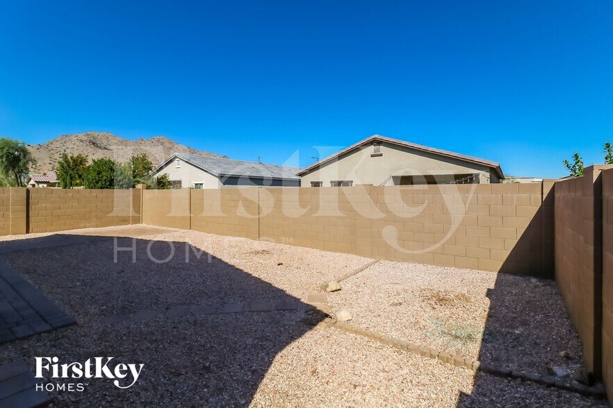 Building Photo - 21380 W Monte Vista Rd