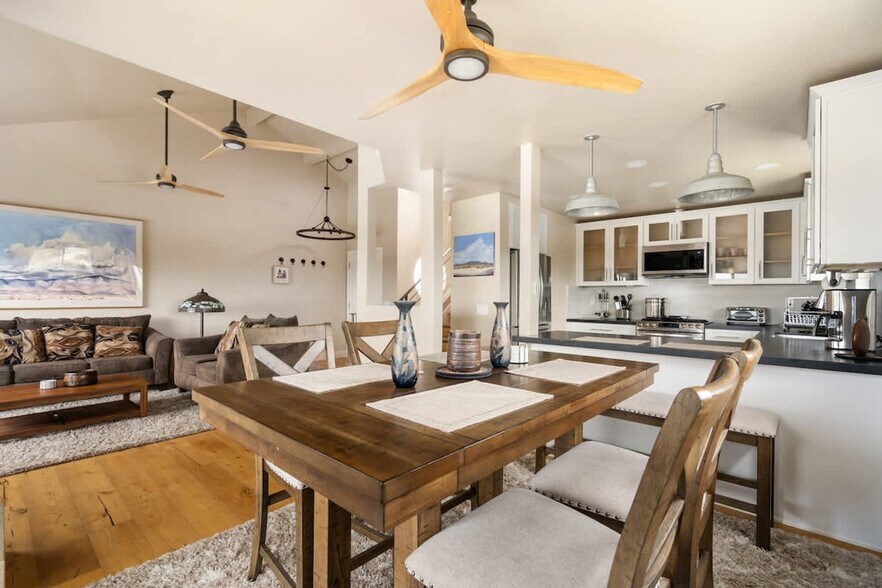 Building Photo - 301 Crocus Ct