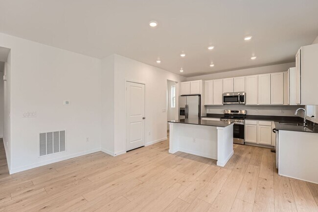 Building Photo - ALMOST BRAND NEW exquisite 3bd home in Harvest Ridge community