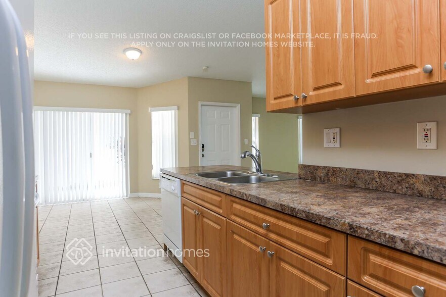 Building Photo - 8410 SW 157th Ct