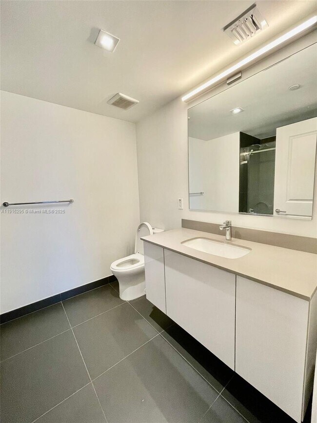 Building Photo - 1600 NE 1st Ave