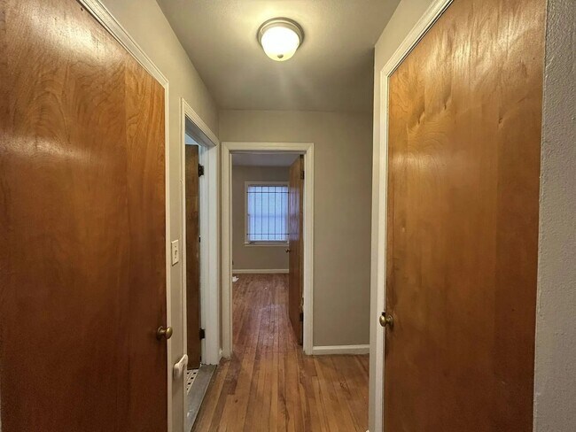 Building Photo - Charming Detroit Bungalow