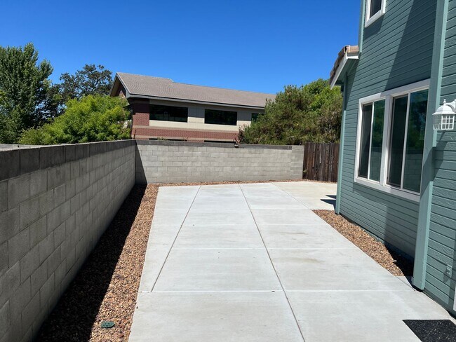 Building Photo - Natoma Station Home Near Schools, Lightrai...