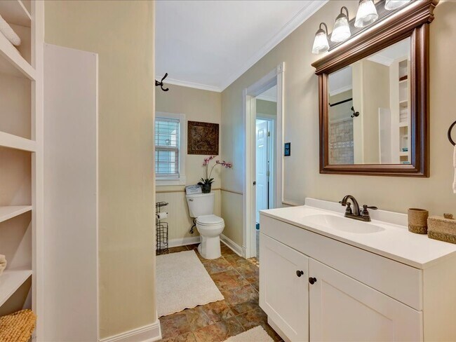 Building Photo - 683 Water View Dr