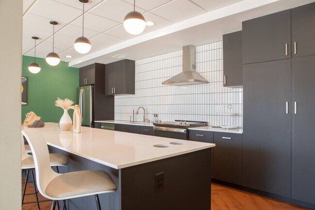 Building Photo - 1237 N Van Buren St