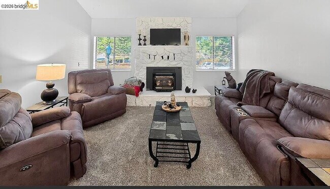 Building Photo - Single Family Home For Rent