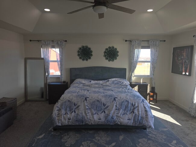 Building Photo - W240N5649 Holly Ct