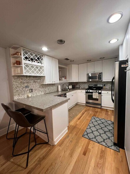 Kitchen - 2833 N Burling St