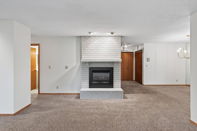 Building Photo - 14388 Fairway Dr