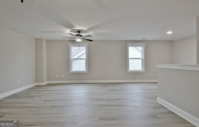 Building Photo - 190 Redhaven Dr