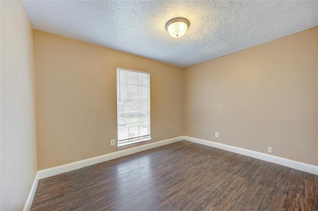 Building Photo - 1371 New Tree Ln