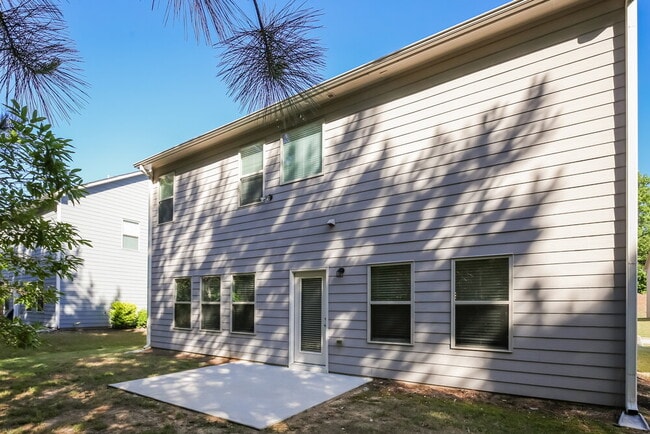 Building Photo - 900 Walnut Woods Dr