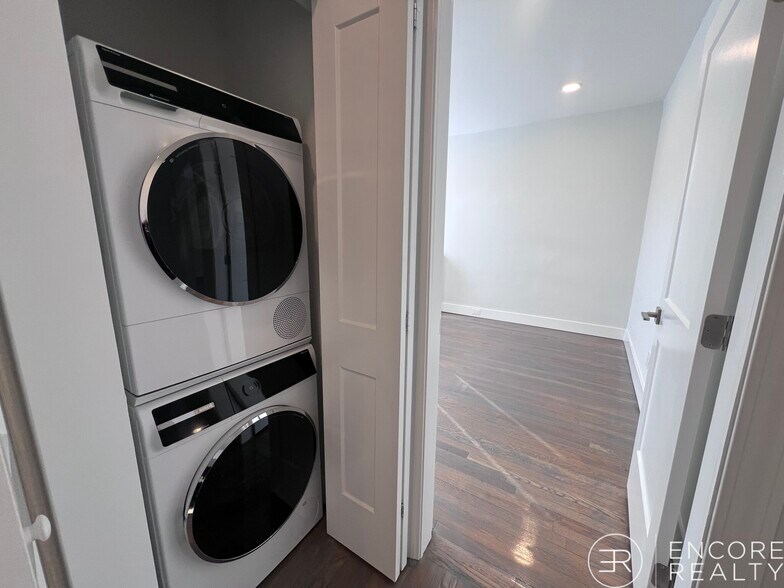 Building Photo - 111 Park Dr