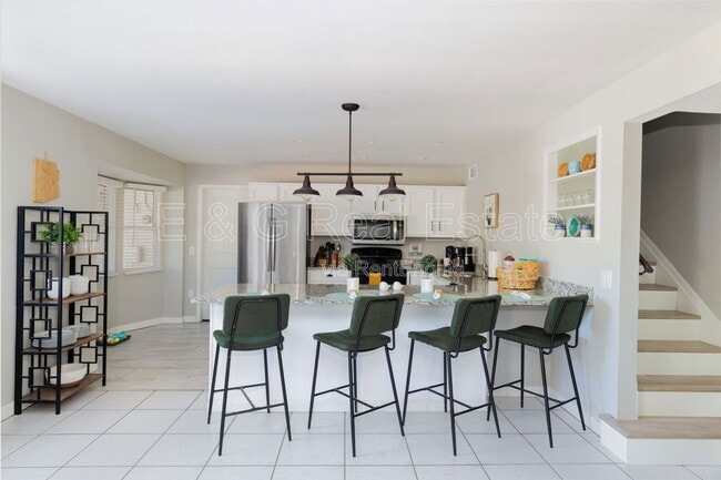 Building Photo - 3011 S Country Club Way