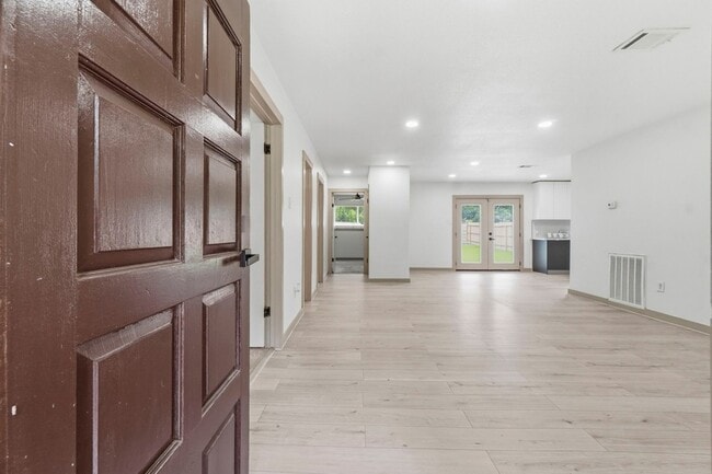 Building Photo - 14850 Coaltown Rd