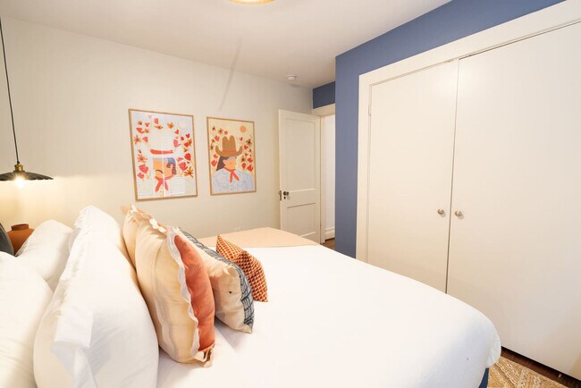 Building Photo - 725 Peddie St