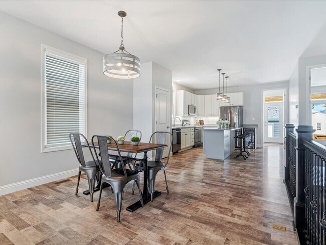 Building Photo - 3334 Simeon Bunker St