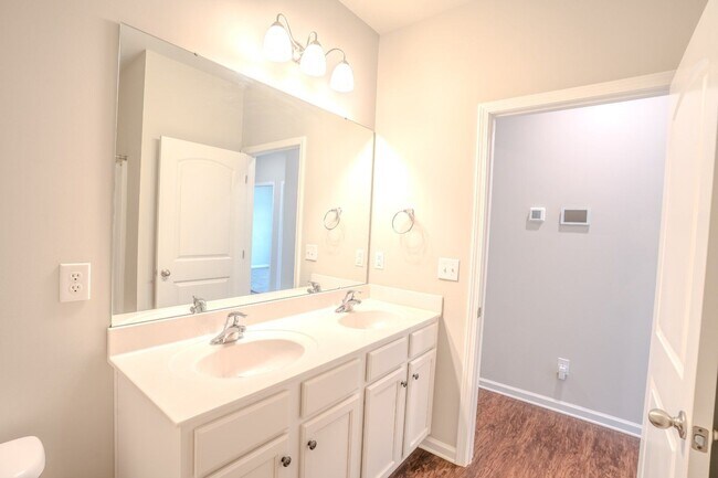 Building Photo - 14145 Lannister Ln