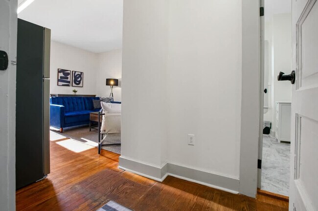 Building Photo - 1848 E 89th St