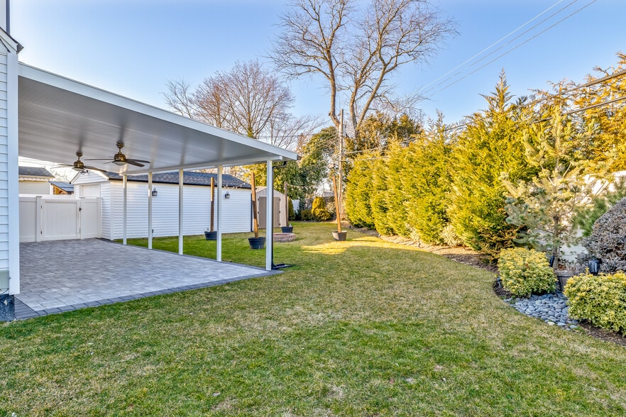 Building Photo - 762 Caryl St