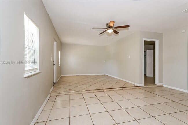 Building Photo - 438 SE Streamlet Ave