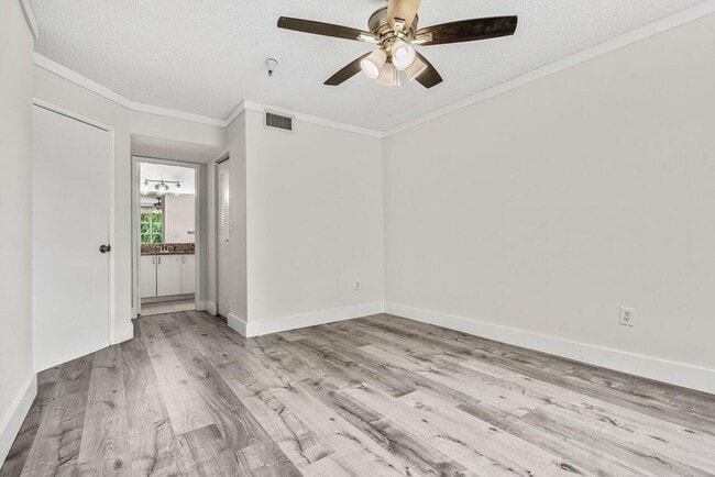 Building Photo - 127 Yacht Club Way