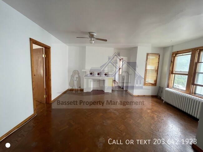 Building Photo - 617 Elm St