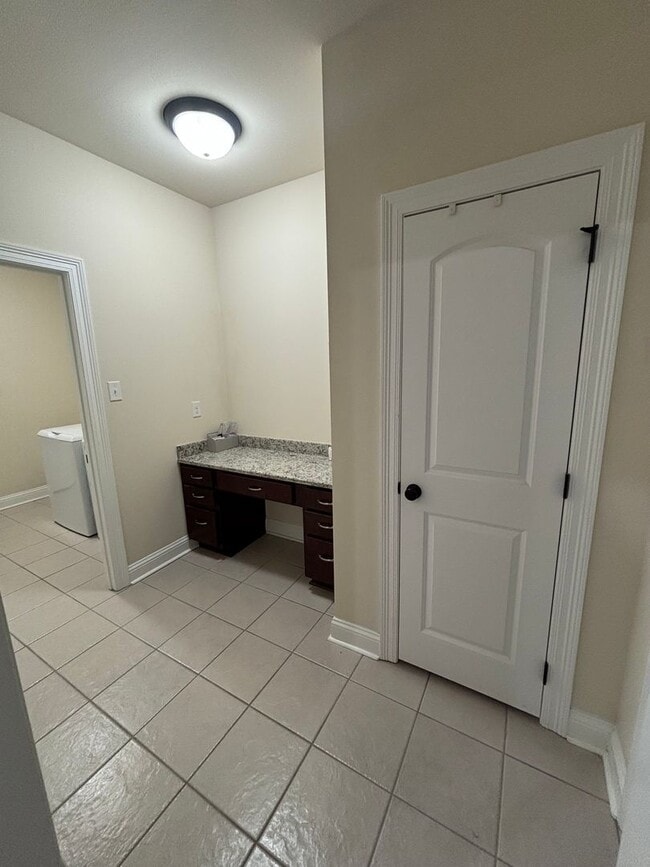 Building Photo - Beautiful 3 Bedroom home in Lucian Fields