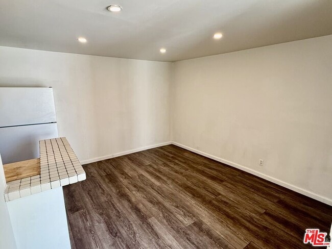 Building Photo - 641 N Martel Ave