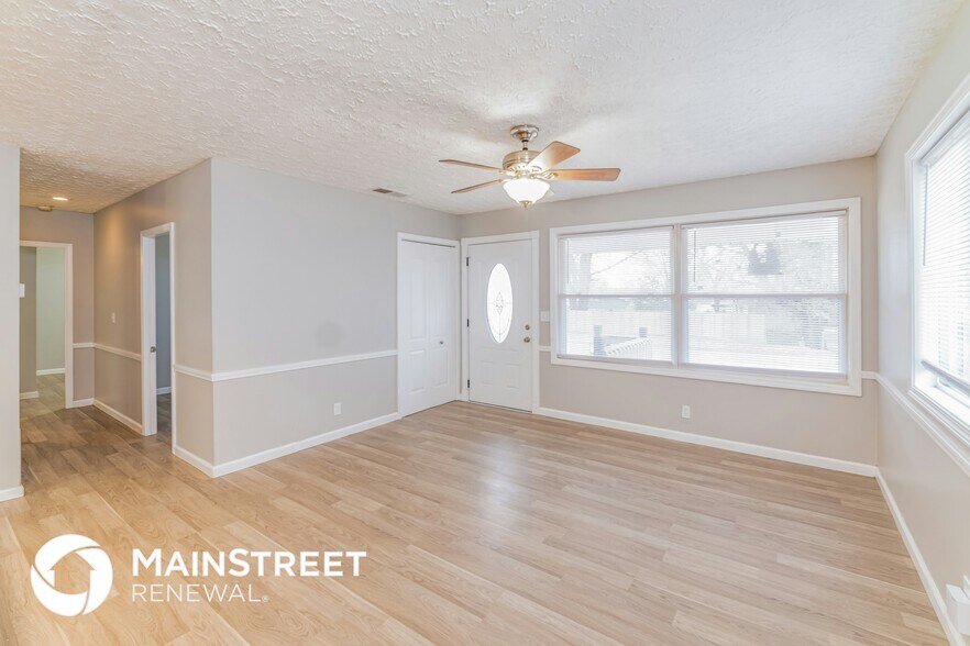 Building Photo - 5002 Seville Dr