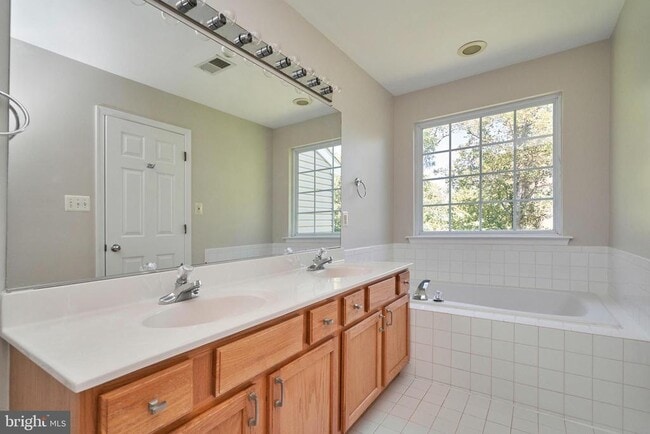 Building Photo - 20515 Blue Heron Terrace