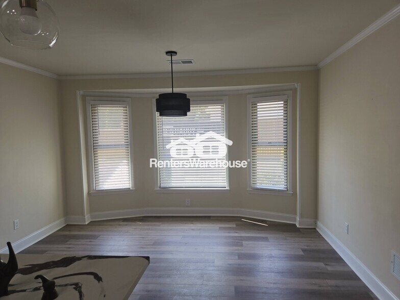 Building Photo - 300 Saddle Creek Ln