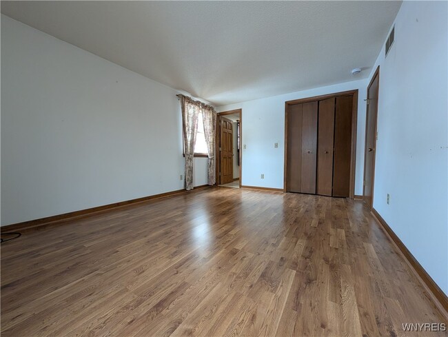 Building Photo - 270 Selkirk Dr