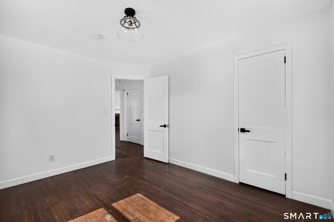 Building Photo - 11 Stratfield Pl