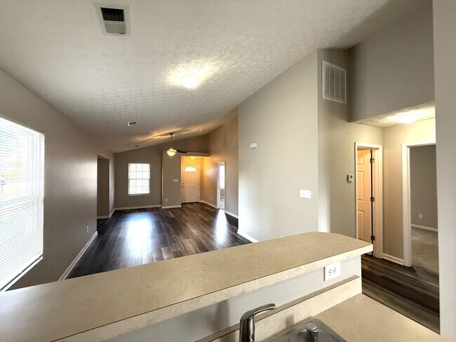 Building Photo - 3 Bedroom Home in the Village Wildwood Sub...