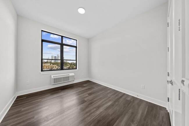 Building Photo - 121 34th St