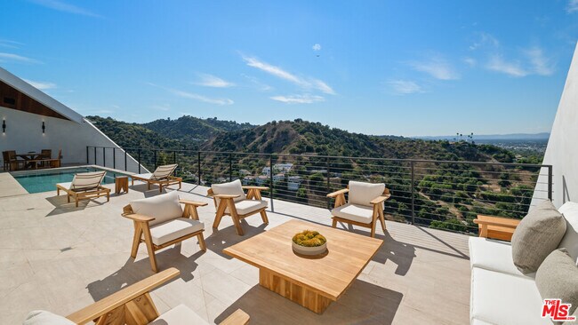 Building Photo - 3699 Alta Mesa Dr