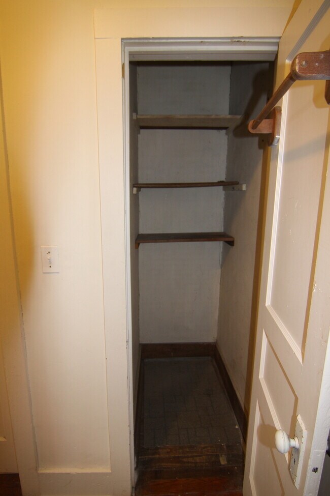 Building Photo - 2 Bedroom Home For Rent 1 Block From APSU!