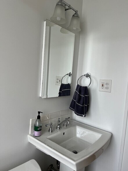 Bathroom sink - 166 Jewell St