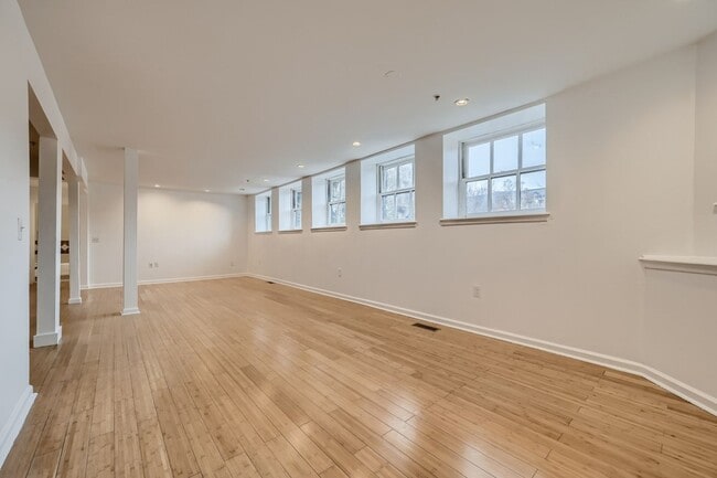 Building Photo - 1714 Park Ave