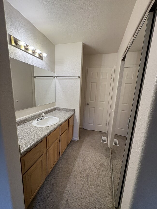 Building Photo - 1748 Mount Olive Dr