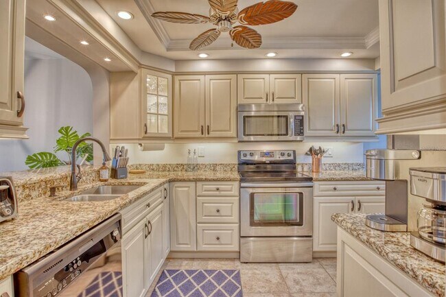 Building Photo - 5640 Golf Pointe Dr