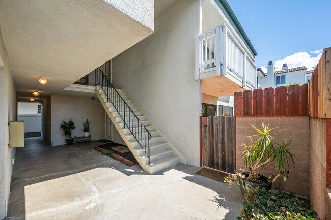 Building Photo - 2508 Aviation Blvd